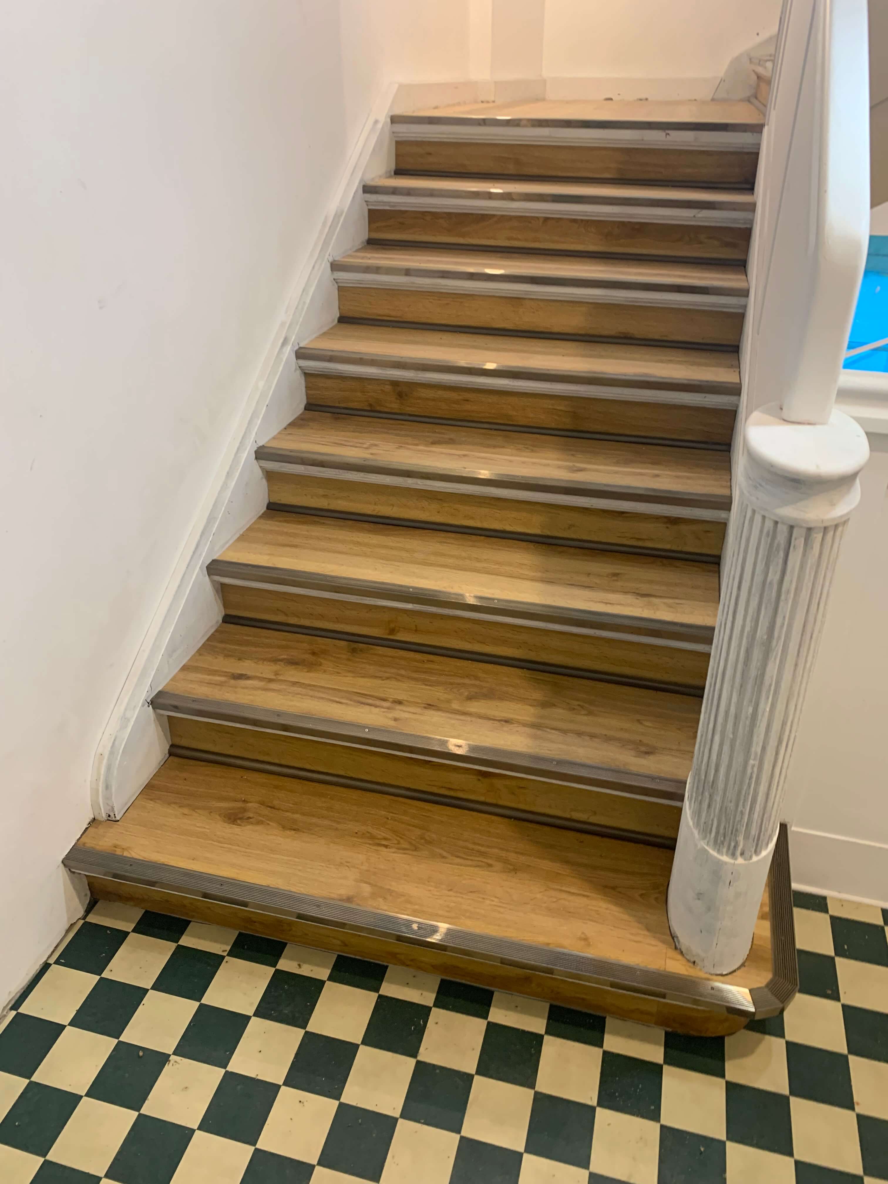 Handorf Boden Design | Treppe Mit Einfassung An Trittstufe